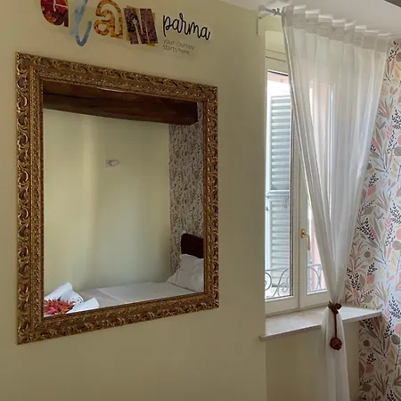 Glam Parma